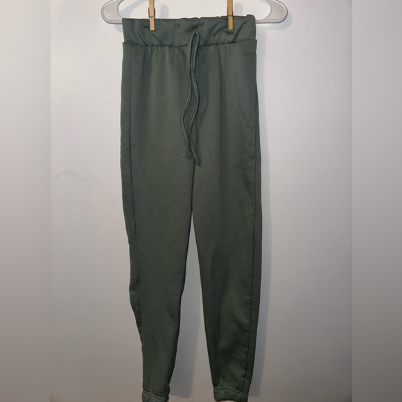 Sweatpants Set - Picture 3 of 8